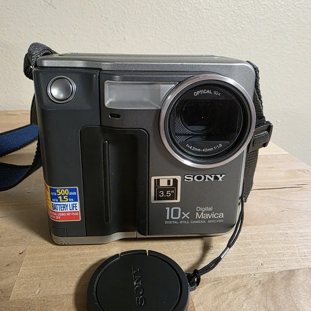 Sony Mavica MVC-FD7 Digital 90s y2k Floppy Camera 0.3MP 10x Zoom Silver WORKS